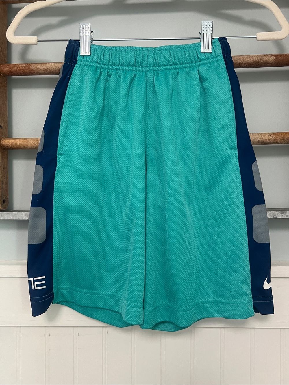Boys Nike elite size XS performance pull-up  shorts